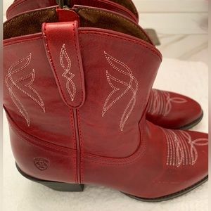 Ariat 8.5 brand new cowboy boots